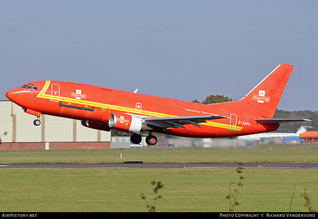 Aircraft Photo of G-ZAPV | Boeing 737-3Y0(SF) | Royal Mail | AirHistory.net #19315