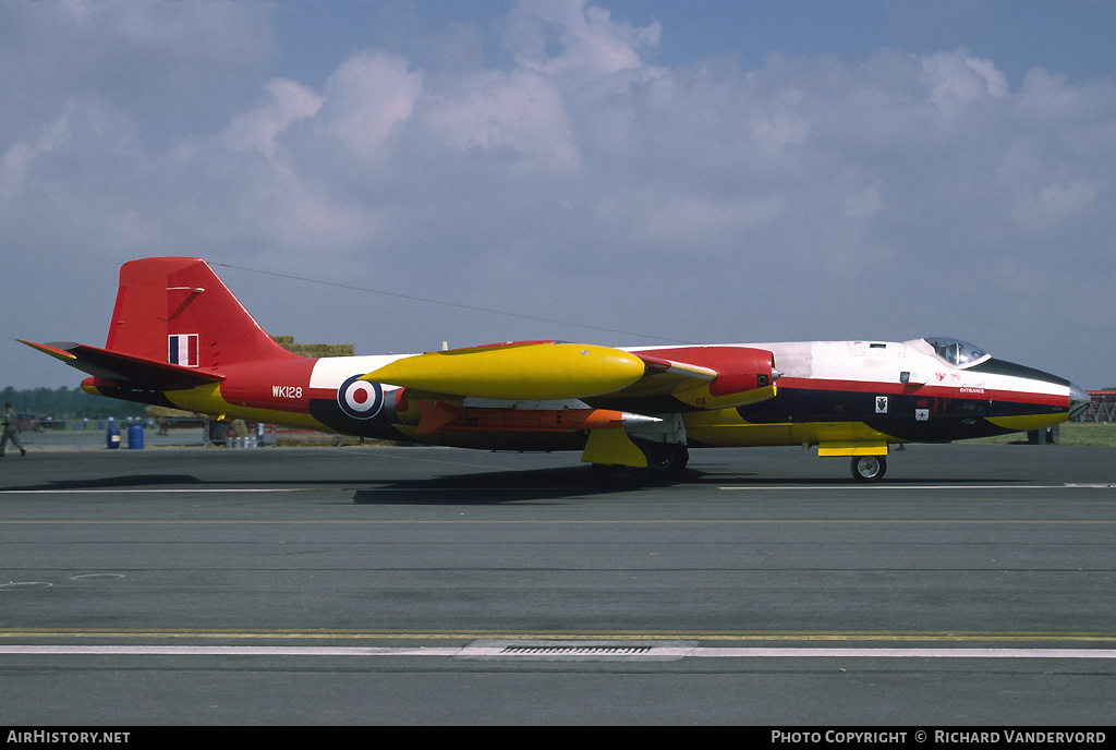Aircraft Photo of WK128 | English Electric Canberra B(TT)2 | UK - Air Force | AirHistory.net #19657