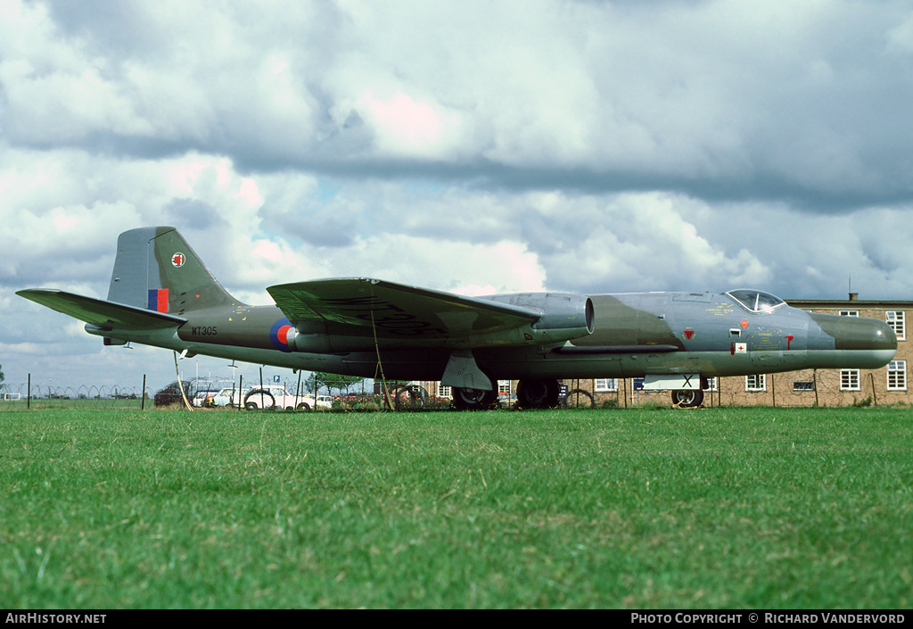 Aircraft Photo of WT305 | English Electric Canberra B6(BS mod) | UK - Air Force | AirHistory.net #19664