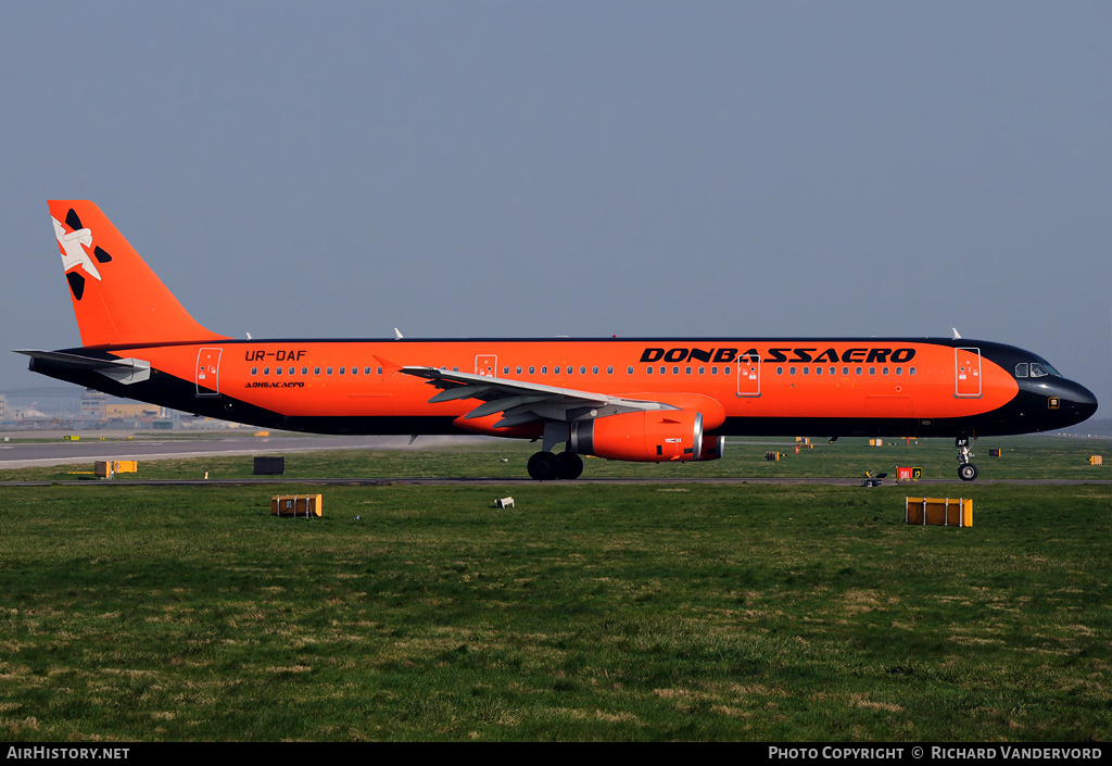 Aircraft Photo of UR-DAF | Airbus A321-231 | Donbassaero | AirHistory.net #19736