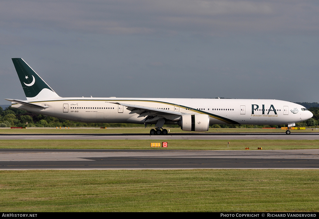 Aircraft Photo of AP-BID | Boeing 777-340/ER | Pakistan International Airlines - PIA | AirHistory.net #19765