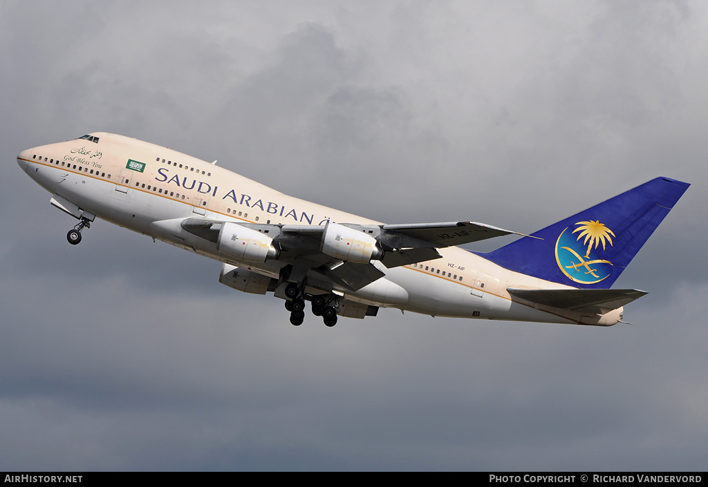 Aircraft Photo of HZ-AIF | Boeing 747SP-68 | Saudi Arabian Royal Flight | AirHistory.net #20105