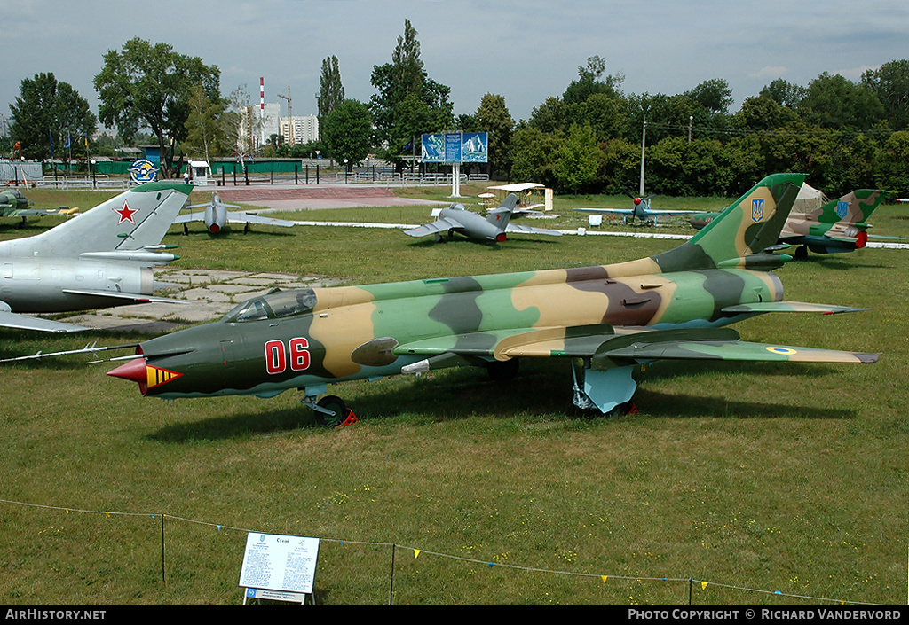 Aircraft Photo of 06 red | Sukhoi Su-20 | Ukraine - Air Force | AirHistory.net #20137