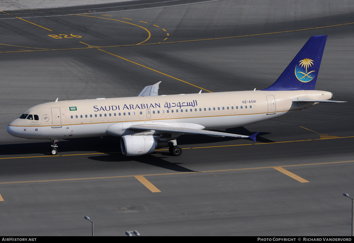 Aircraft Photo of HZ-AS41 | Airbus A320-214 | Saudi Arabian Airlines | AirHistory.net #20528