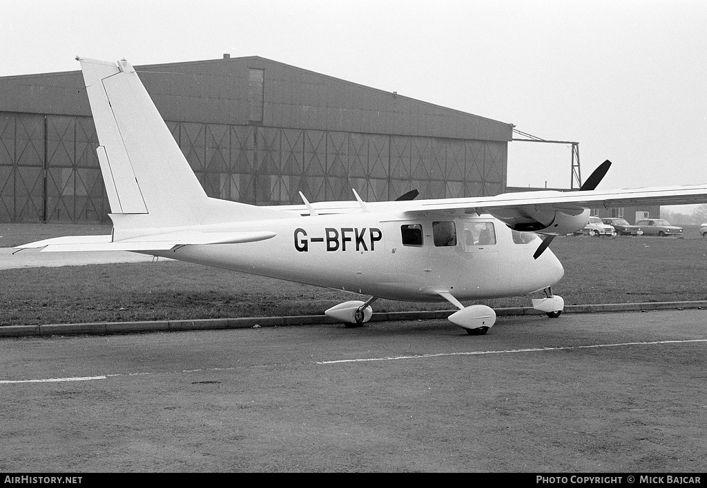 Aircraft Photo of G-BFKP | Partenavia P-68B | AirHistory.net #21407
