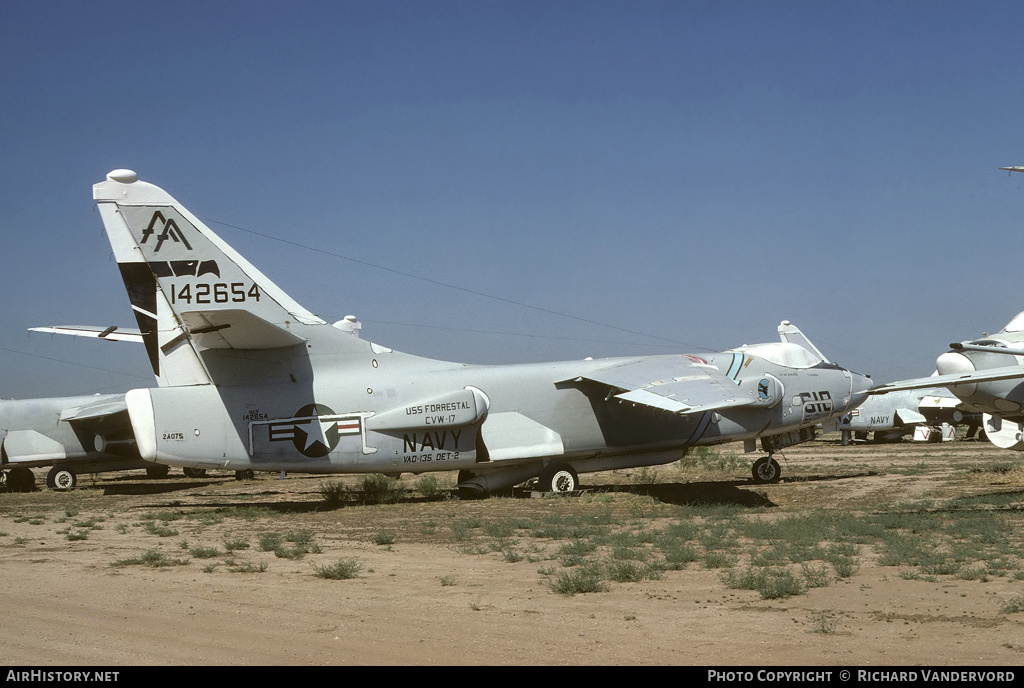 Aircraft Photo of 142654 | Douglas EKA-3B Skywarrior | USA - Navy | AirHistory.net #21437