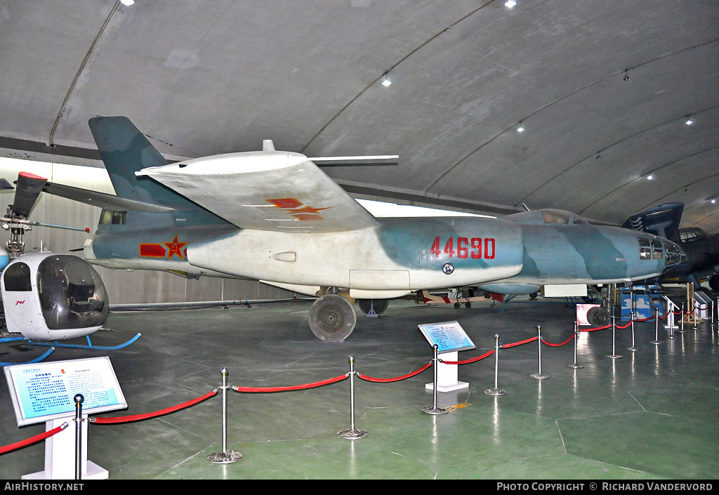 Aircraft Photo of 44690 | Harbin HR5 | China - Air Force | AirHistory.net #22017