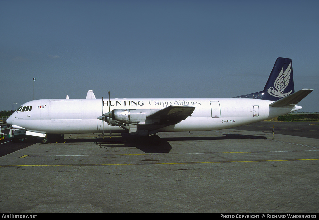 Aircraft Photo of G-APES | Vickers 953C Merchantman | Hunting Cargo Airlines | AirHistory.net #22068