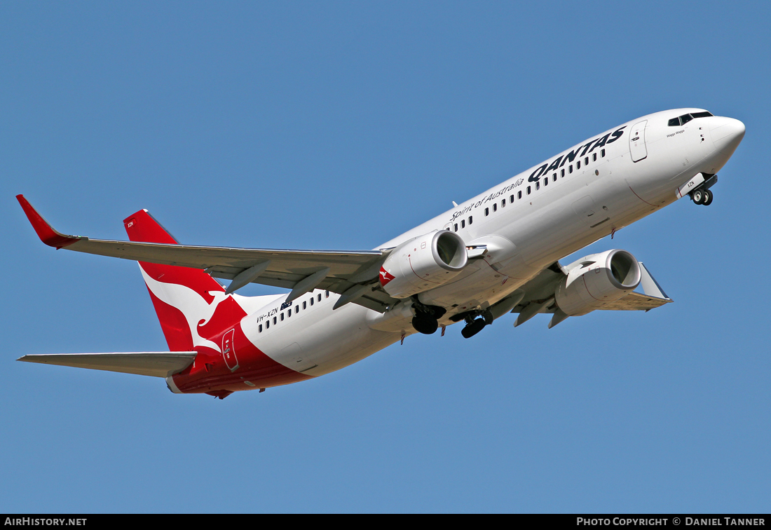 Aircraft Photo of VH-XZN | Boeing 737-838 | Qantas | AirHistory.net #23496