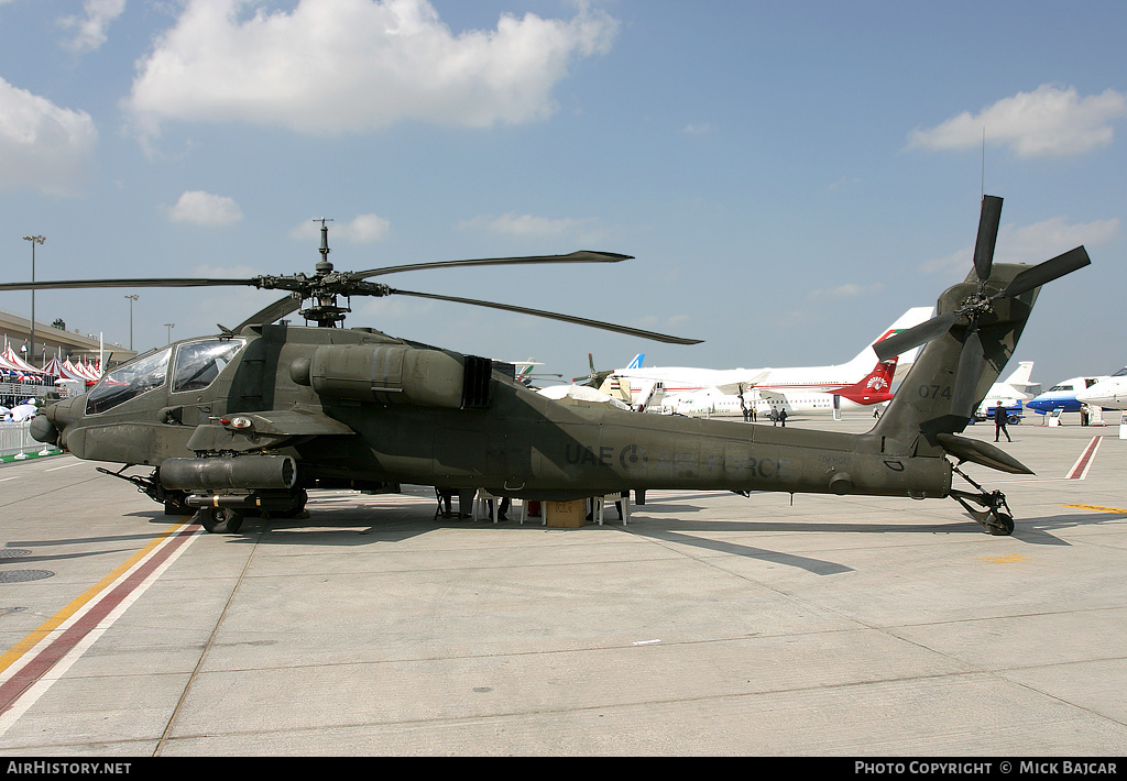 Aircraft Photo of 074 | McDonnell Douglas AH-64A Apache | United Arab Emirates - Air Force | AirHistory.net #23682