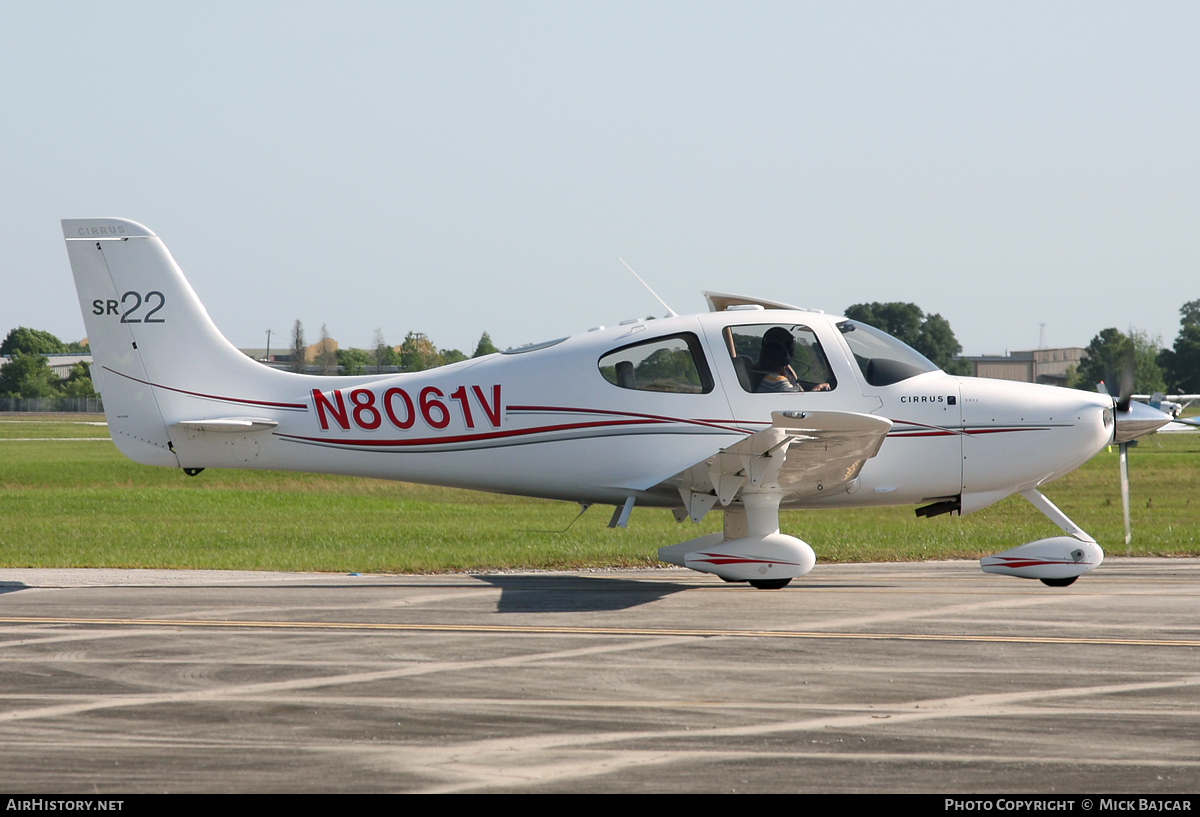 Aircraft Photo of N8061V | Cirrus SR-22 G1 | AirHistory.net #24213