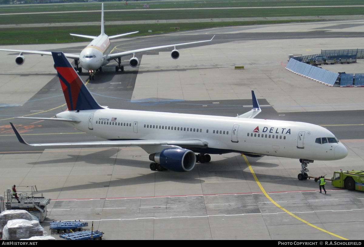 Aircraft Photo of N705TW | Boeing 757-231 | Delta Air Lines | AirHistory.net #24426