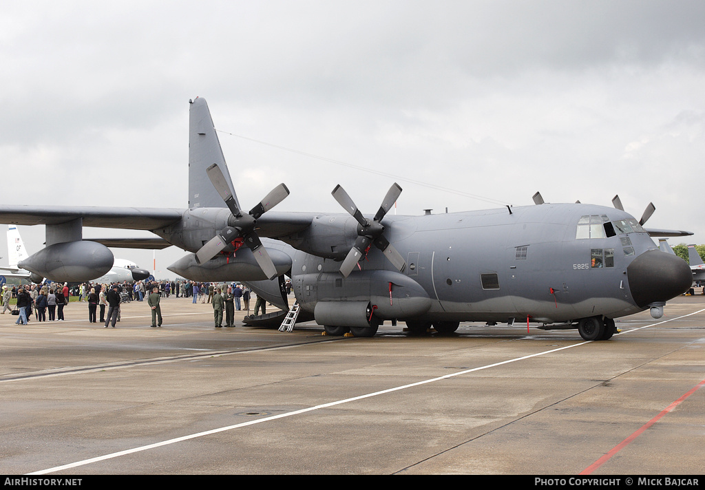 Aircraft Photo of 69-5825 / 95825 | Lockheed MC-130P Hercules (L-382) | USA - Air Force | AirHistory.net #24429