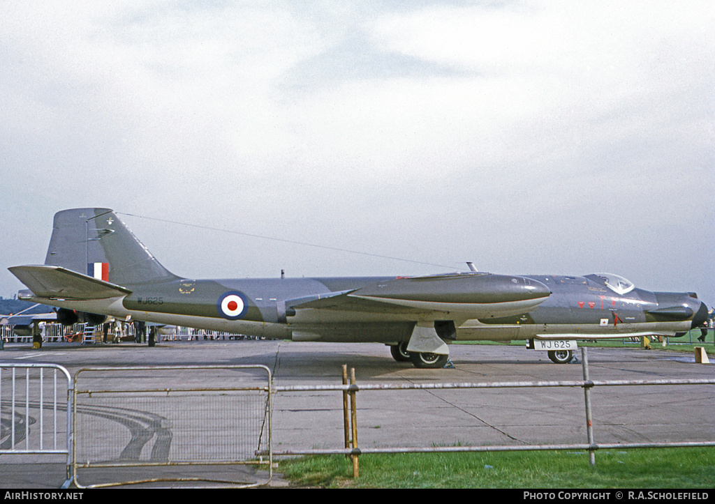 Aircraft Photo of WJ625 | English Electric Canberra T17 | UK - Air Force | AirHistory.net #24761
