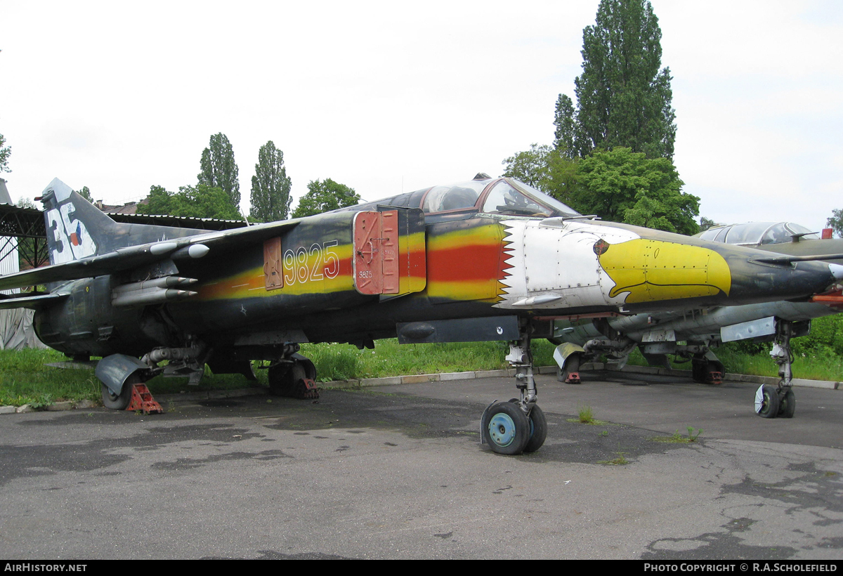Aircraft Photo of 9825 | Mikoyan-Gurevich MiG-23BN | Czechia - Air Force | AirHistory.net #24937
