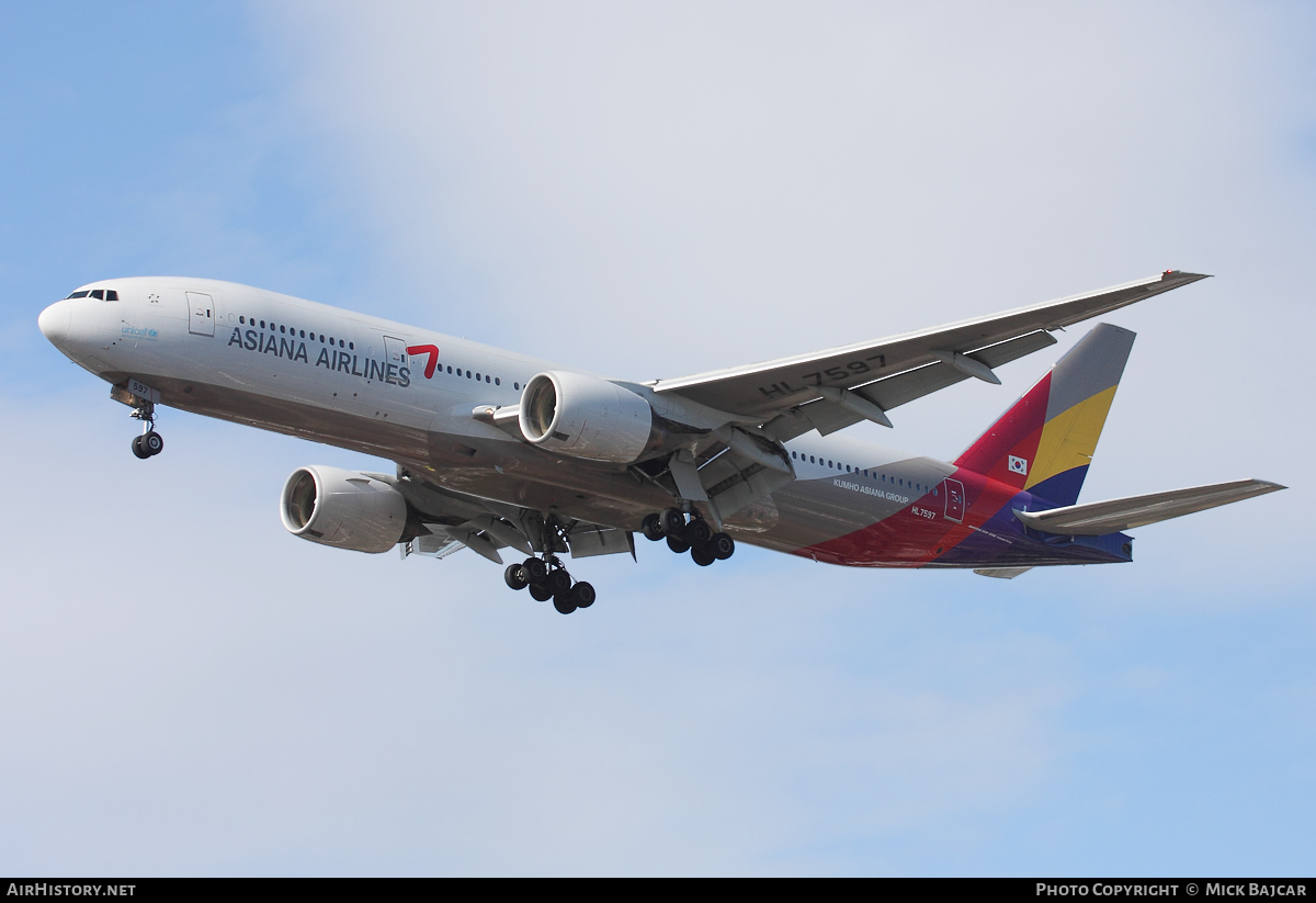 Aircraft Photo of HL7597 | Boeing 777-28E/ER | Asiana Airlines | AirHistory.net #25132