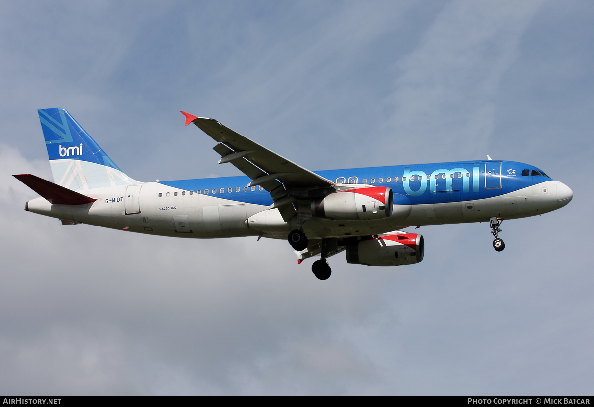 Aircraft Photo of G-MIDT | Airbus A320-232 | BMI - British Midland International | AirHistory.net #25325