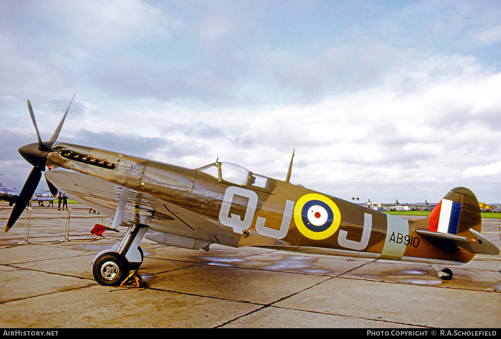 Aircraft Photo of AB910 | Supermarine 349 Spitfire LF5B | UK - Air Force | AirHistory.net #25507