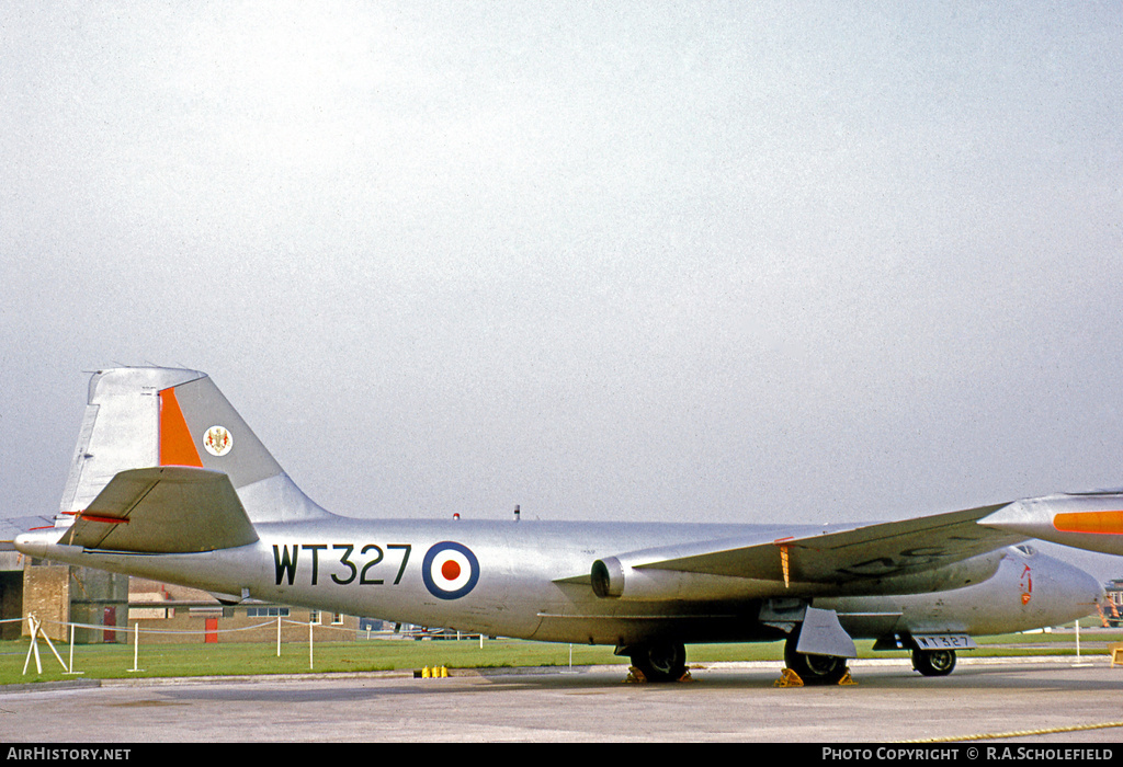 Aircraft Photo of WT327 | English Electric Canberra B(I)8 | UK - Air Force | AirHistory.net #26239