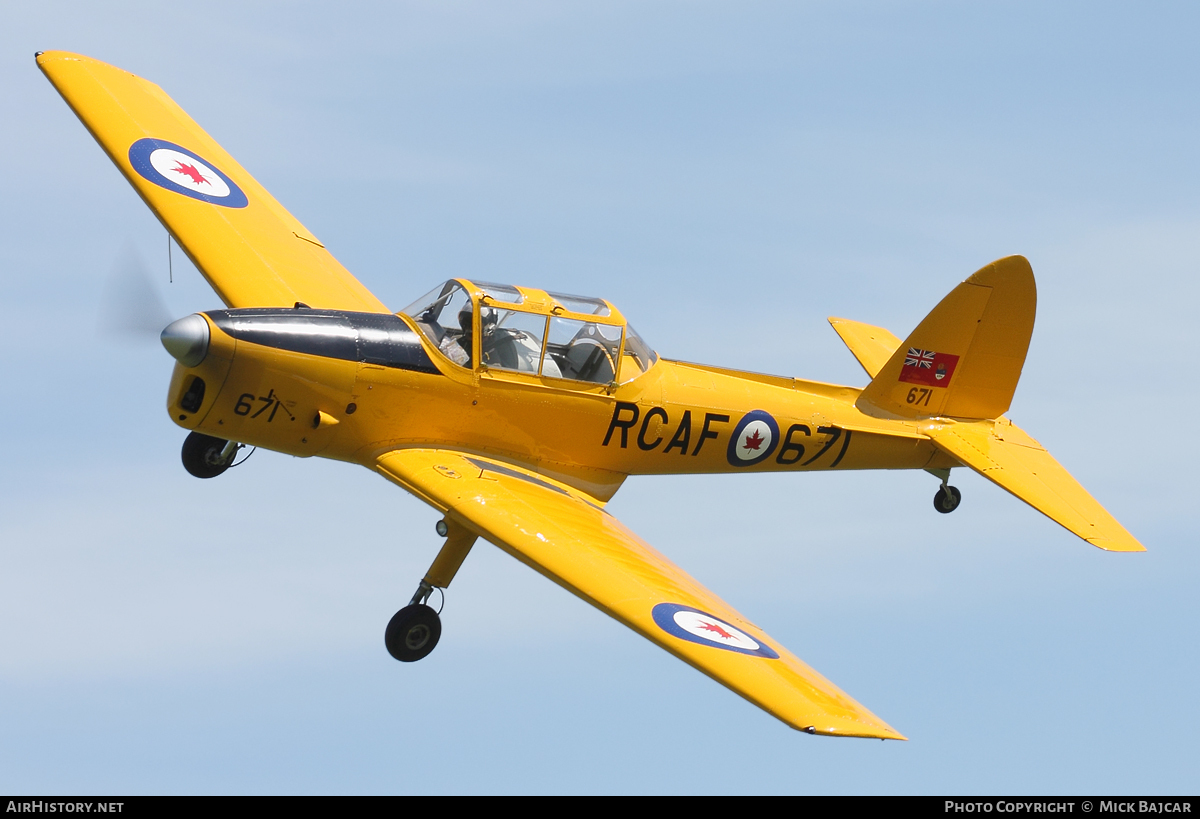 Aircraft Photo of G-BNZC / RCAF-671 | De Havilland Canada DHC-1 Chipmunk Mk22 | Canada - Air Force | AirHistory.net #26569