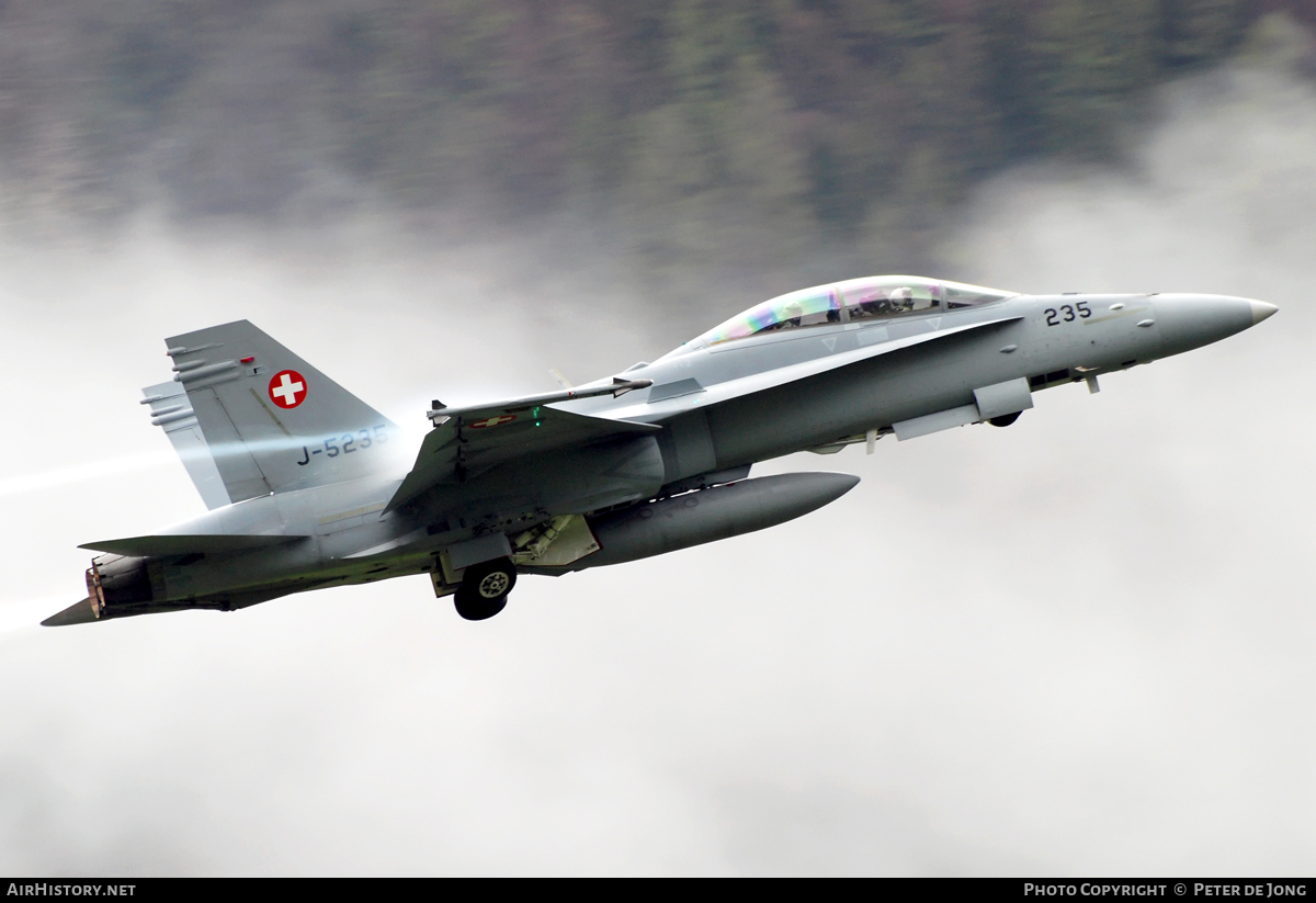 Aircraft Photo of J-5235 | McDonnell Douglas F/A-18D Hornet | Switzerland - Air Force | AirHistory.net #27867