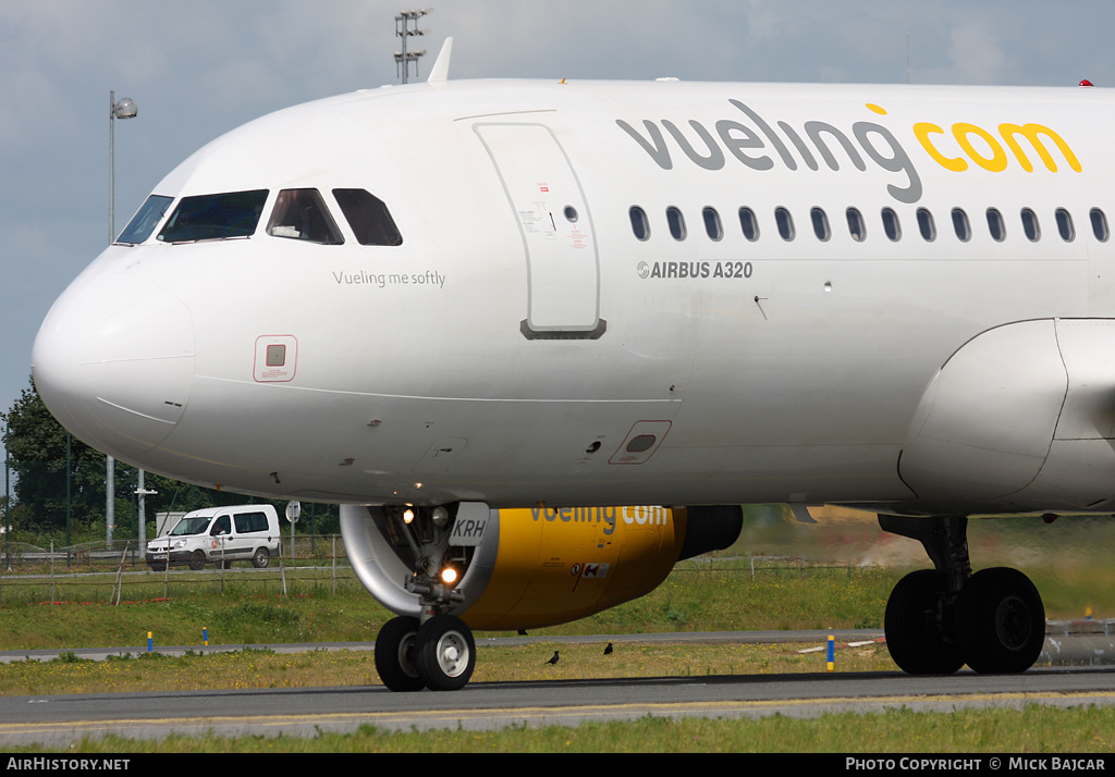 Aircraft Photo of EC-KRH | Airbus A320-214 | Vueling Airlines | AirHistory.net #27918