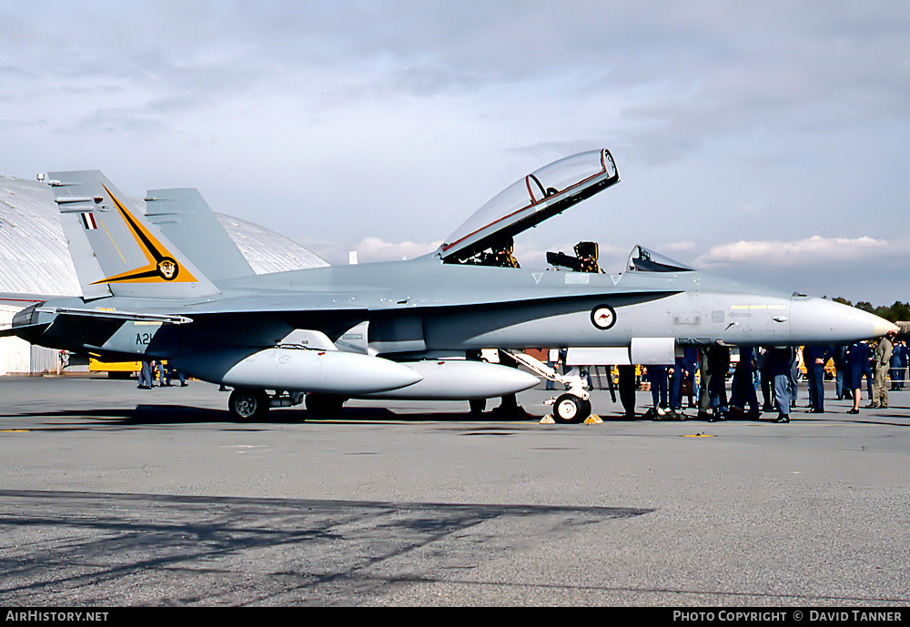 Aircraft Photo of A21-102 | McDonnell Douglas F/A-18B Hornet | Australia - Air Force | AirHistory.net #27986