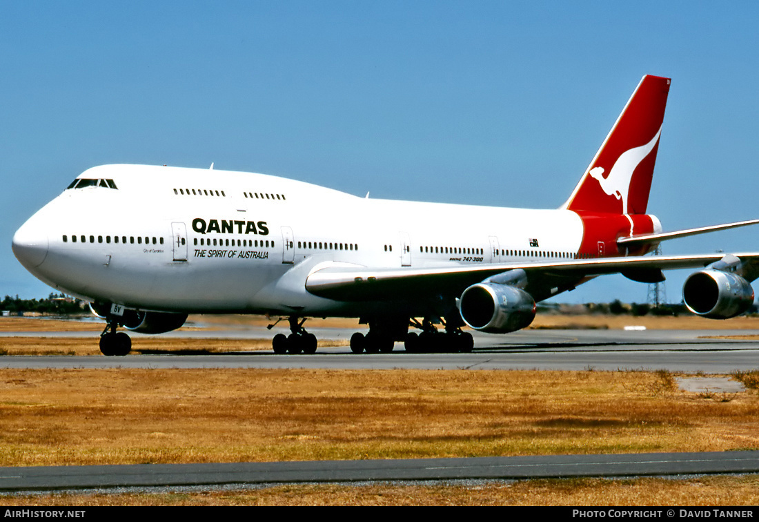 Aircraft Photo of VH-EBV | Boeing 747-338 | Qantas | AirHistory.net #28563