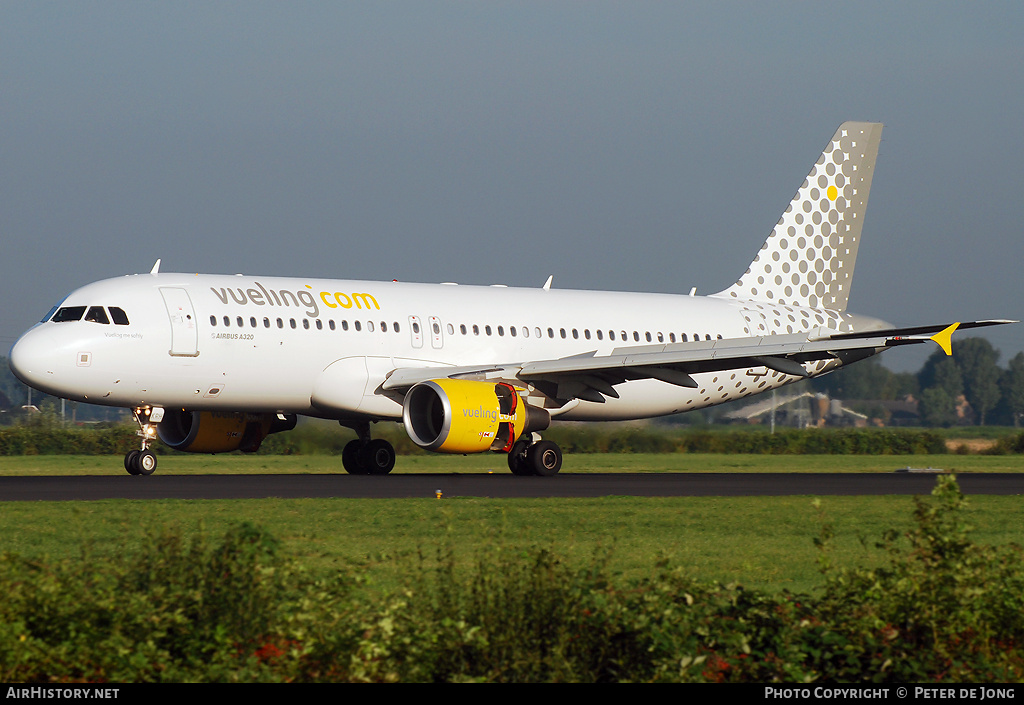 Aircraft Photo of EC-KRH | Airbus A320-214 | Vueling Airlines | AirHistory.net #28730