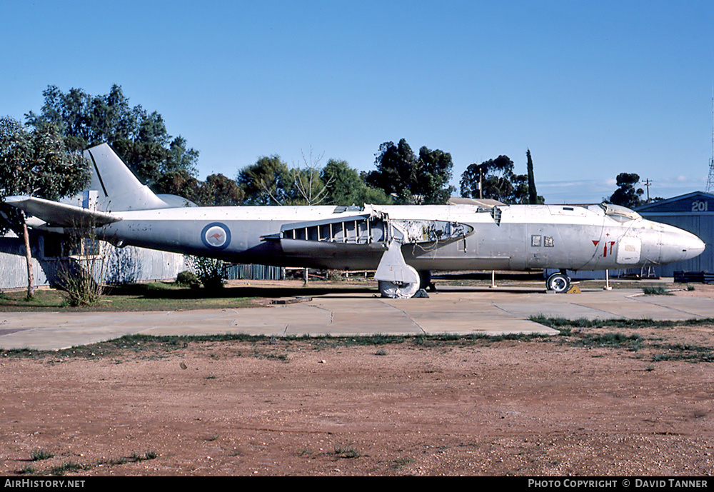 Aircraft Photo of WD954 | English Electric Canberra B(I)8 | Australia - Air Force | AirHistory.net #29186