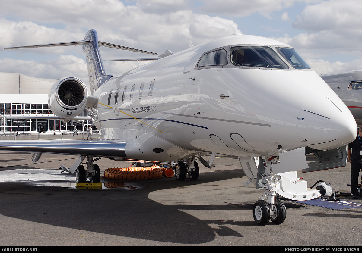 Aircraft Photo of N305CL | Bombardier Challenger 300 (BD-100-1A10) | AirHistory.net #29237