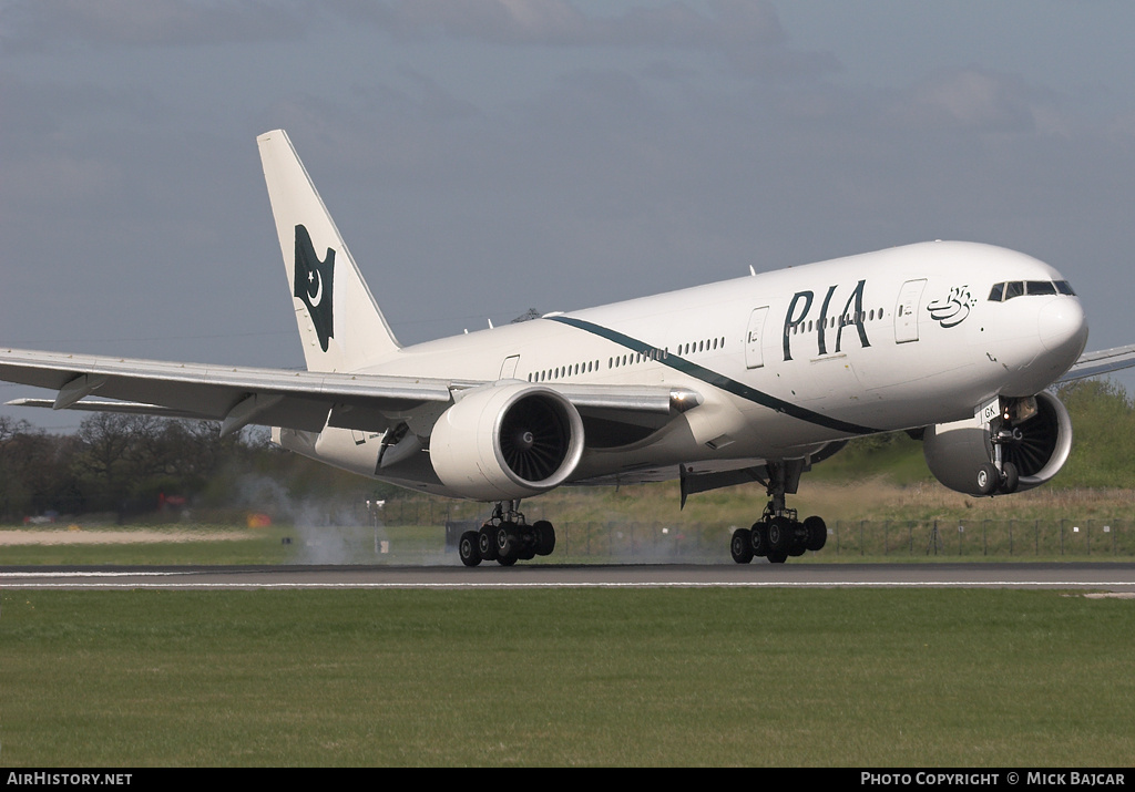Aircraft Photo of AP-BGK | Boeing 777-240/ER | Pakistan International Airlines - PIA | AirHistory.net #30017