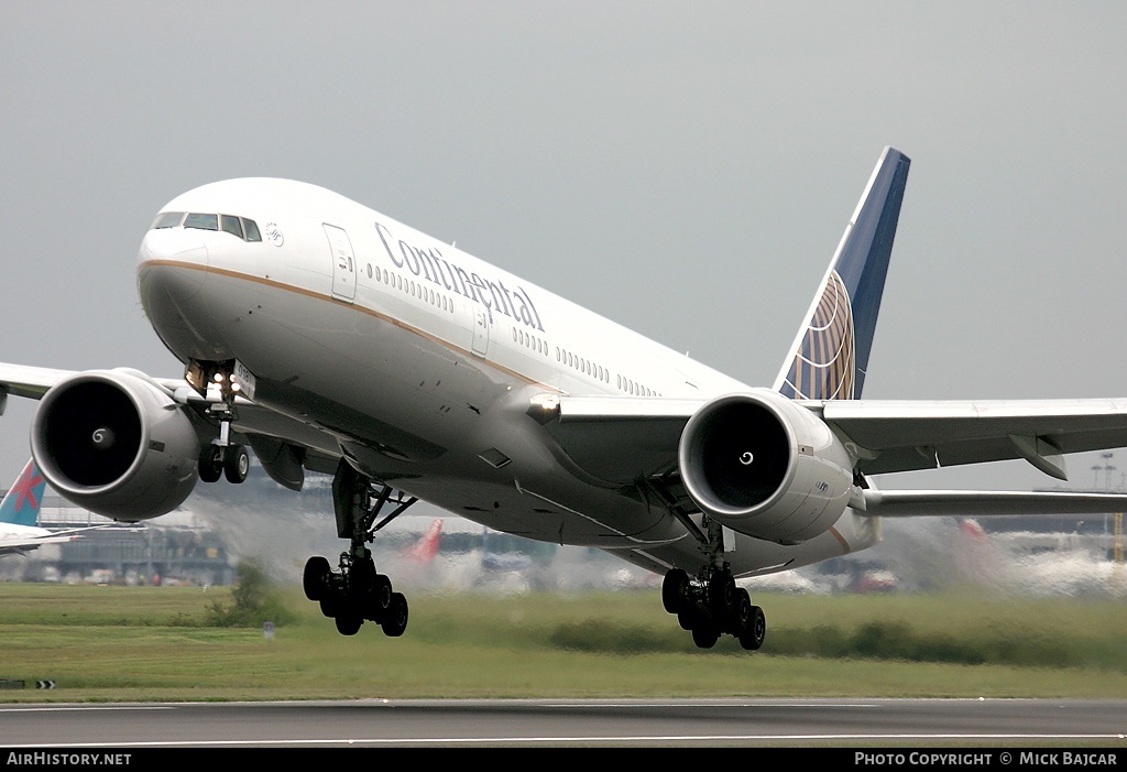 Aircraft Photo of N37018 | Boeing 777-224/ER | Continental Airlines | AirHistory.net #30066