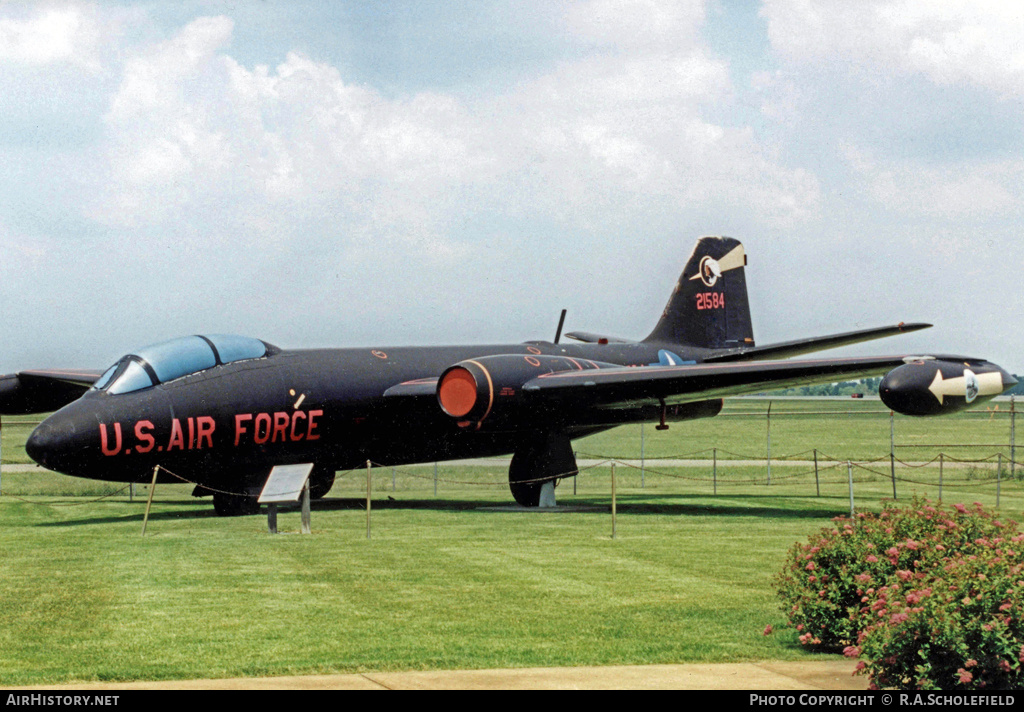 Aircraft Photo of 52-1584 / 21584 | Martin B-57B Canberra | USA - Air Force | AirHistory.net #30738