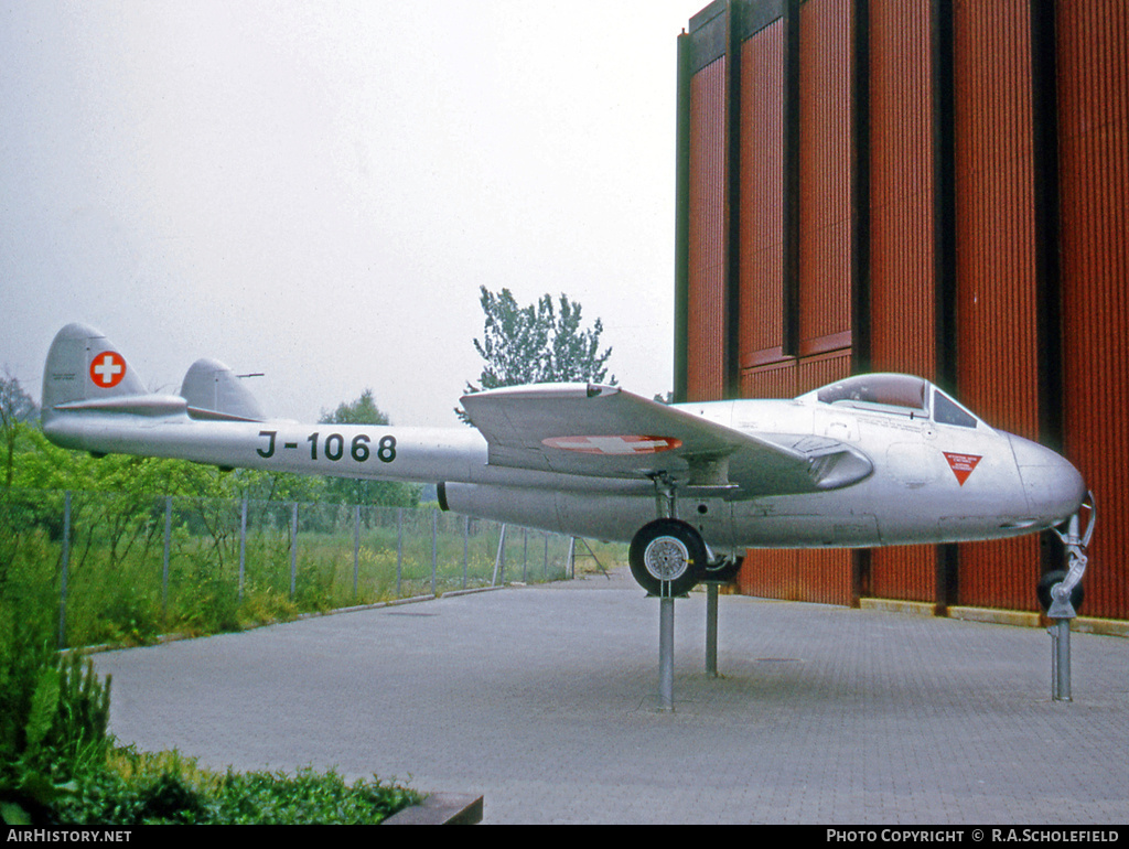Aircraft Photo of J-1068 | De Havilland D.H. 100 Vampire FB6 | Switzerland - Air Force | AirHistory.net #31869
