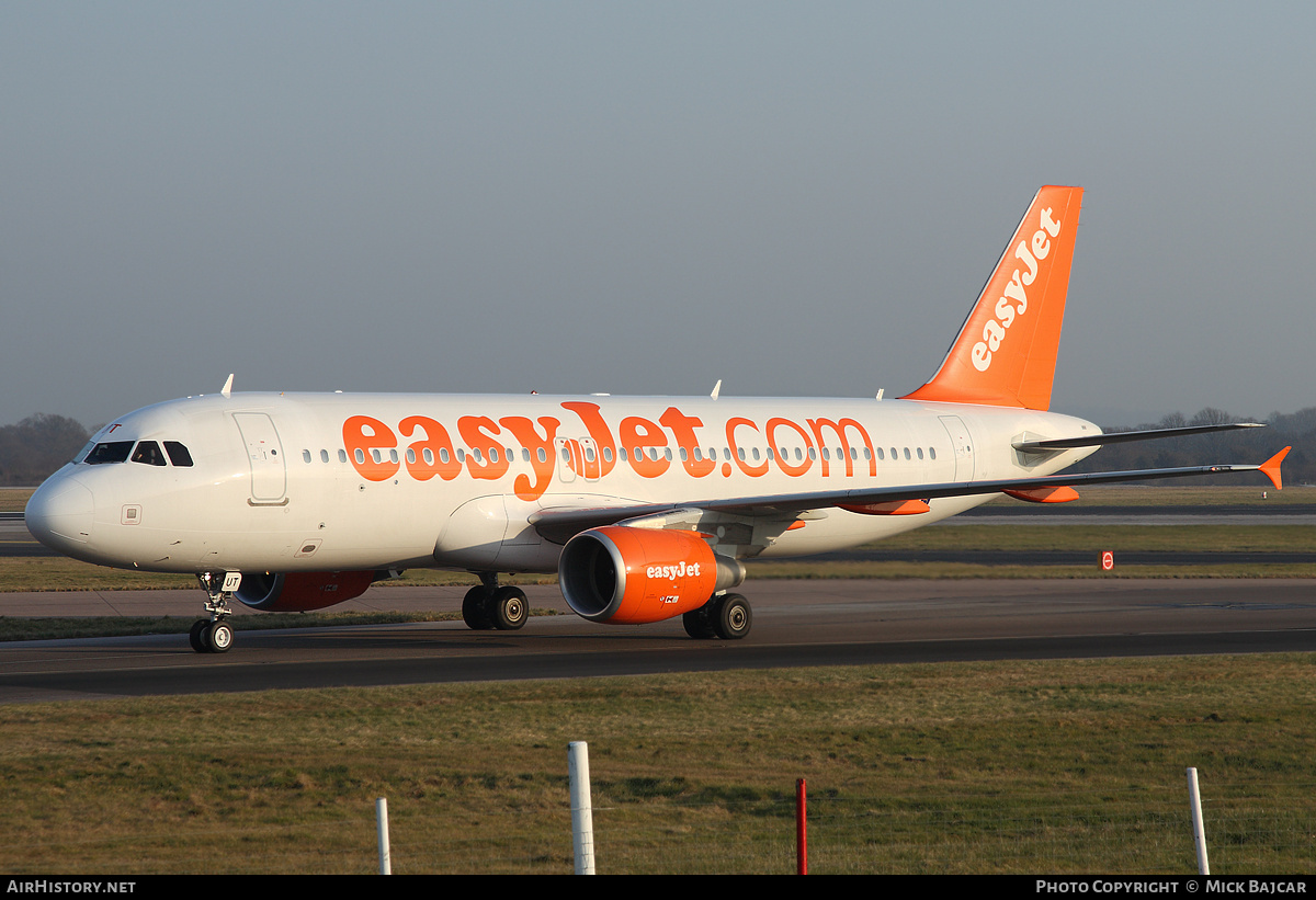 Aircraft Photo of G-EZUT | Airbus A320-214 | EasyJet | AirHistory.net #32305