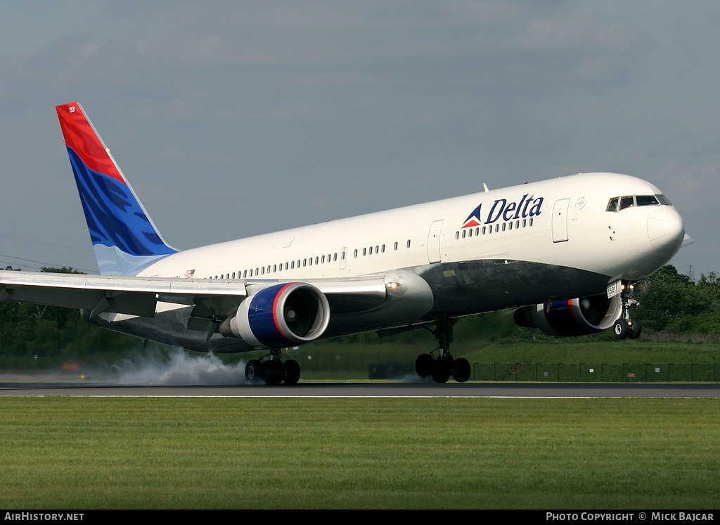 Aircraft Photo of N394DL | Boeing 767-324/ER | Delta Air Lines | AirHistory.net #33070