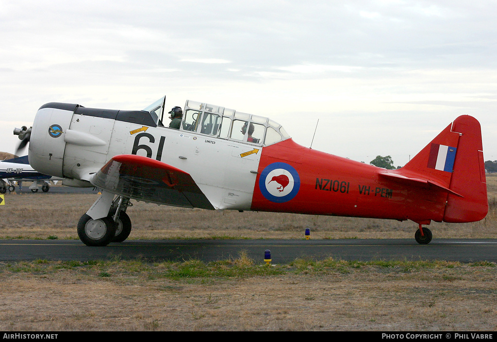 Aircraft Photo of VH-PEM / NZ1061 | North American AT-6D Harvard III | New Zealand - Air Force | AirHistory.net #33285