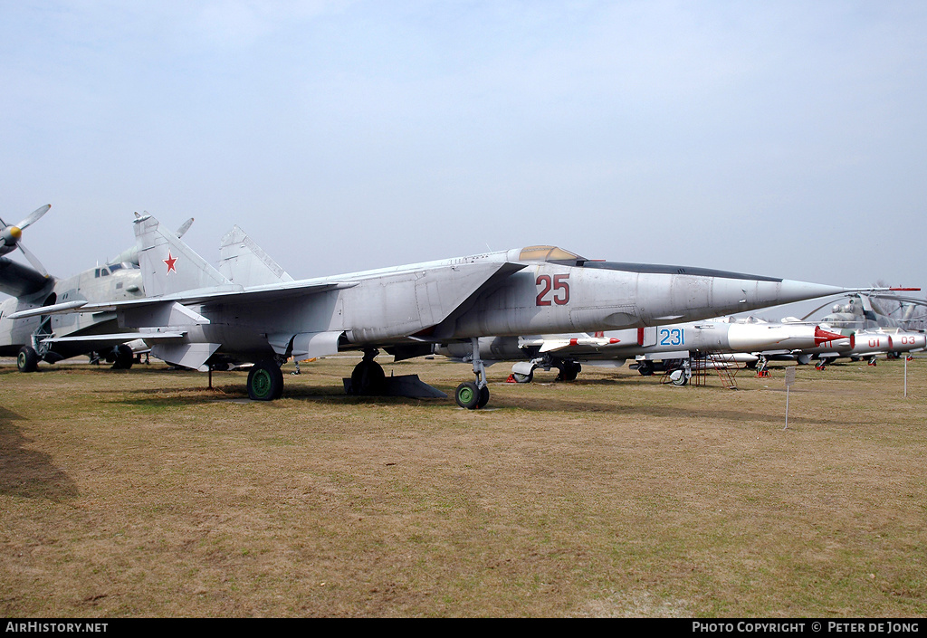 Aircraft Photo of 25 red | Mikoyan-Gurevich MiG-25R (Ye-155R) | Russia - Air Force | AirHistory.net #33425