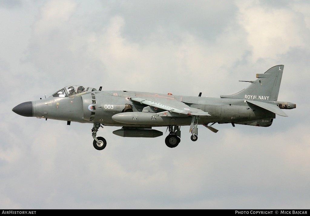 Aircraft Photo of ZE690 | British Aerospace Sea Harrier FA2 | UK - Navy | AirHistory.net #34177