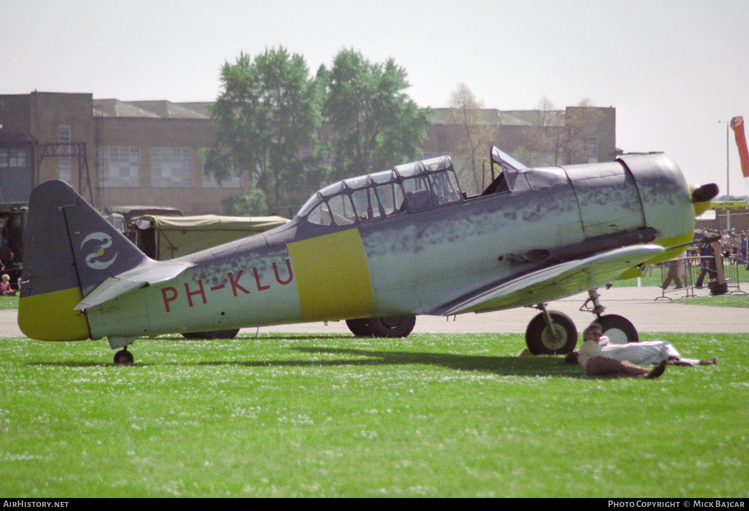 Aircraft Photo of PH-KLU / B-59 | North American AT-16 Harvard IIB | Stichting Vliegsport Gilze-Rijen | AirHistory.net #34367