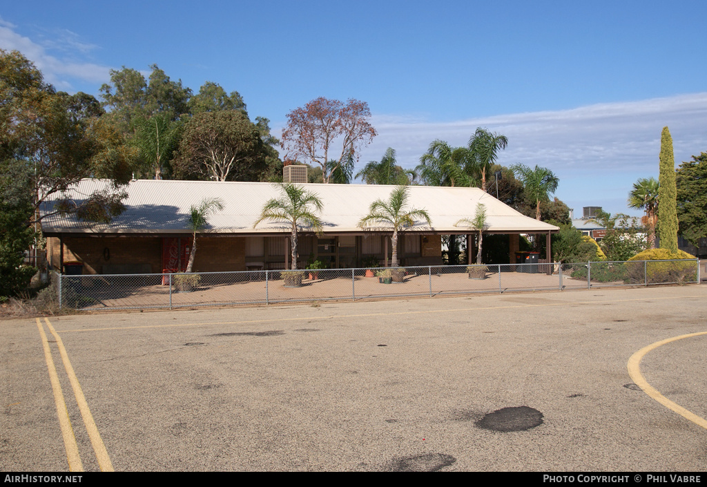 Airport photo of Swan Hill / Victoria (YSWH / SWH) in Victoria, Australia | AirHistory.net #34378