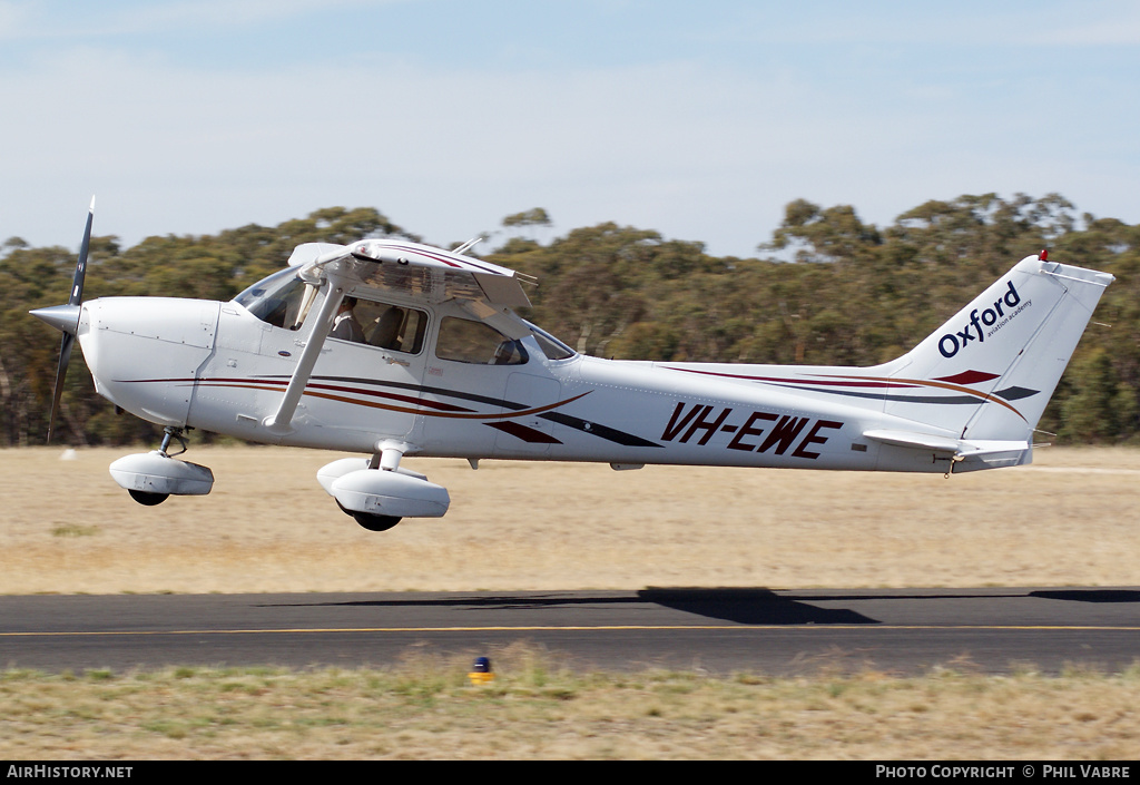 Aircraft Photo of VH-EWE | Cessna 172S Skyhawk SP | Oxford Aviation Academy | AirHistory.net #35101