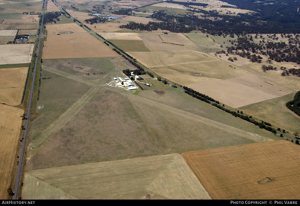 Airport photo of Lethbridge (YLED) in Victoria, Australia | AirHistory.net #35543