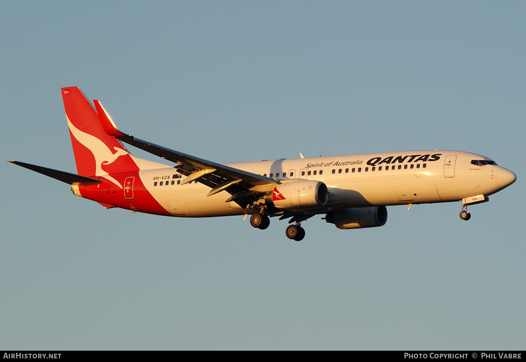 Aircraft Photo of VH-VZA | Boeing 737-838 | Qantas | AirHistory.net #35790