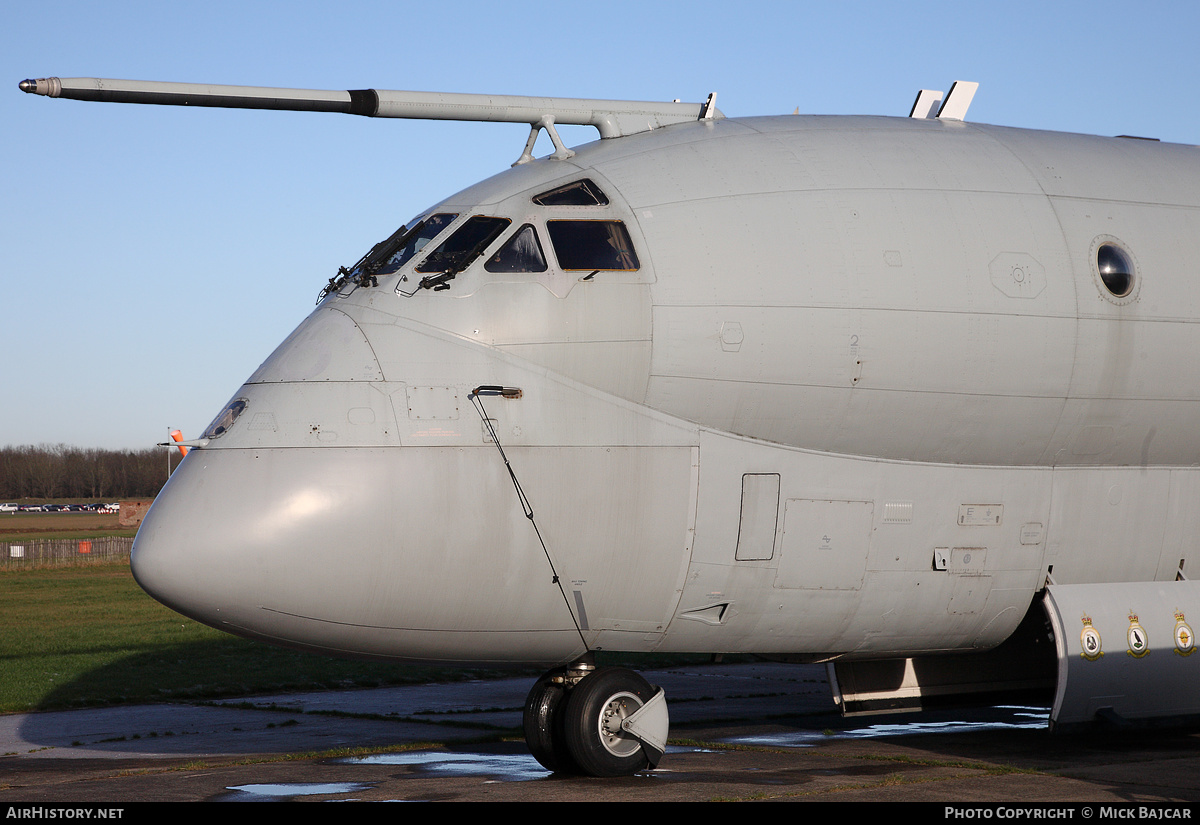 Aircraft Photo of XV226 | Hawker Siddeley HS-801 Nimrod MR.2P | UK - Air Force | AirHistory.net #36340