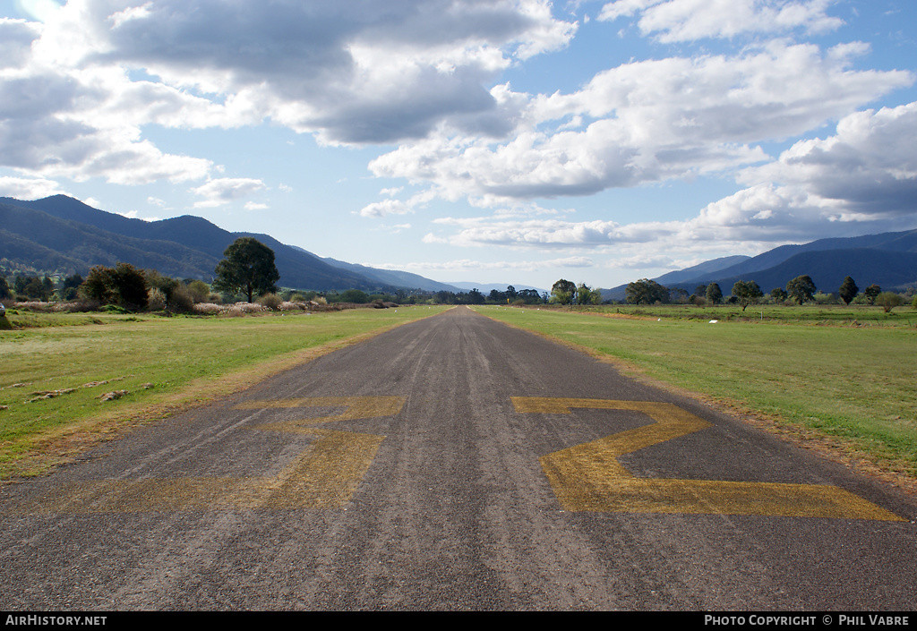 Airport photo of Mount Beauty (YMBY) in Victoria, Australia | AirHistory.net #37608