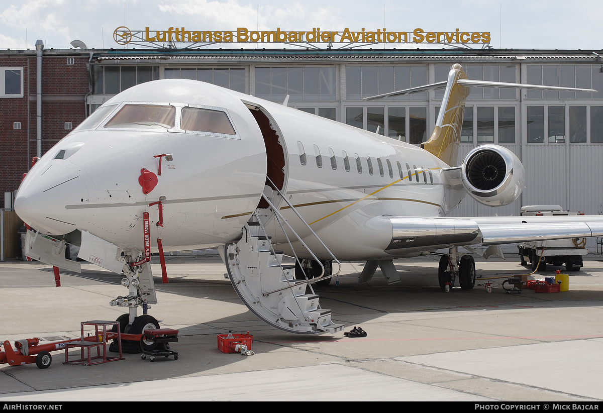 Aircraft Photo of VQ-BEB | Bombardier Global Express XRS (BD-700-1A10) | AirHistory.net #37997