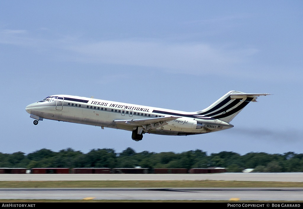 Aircraft Photo of N1306T | McDonnell Douglas DC-9-15MC | Texas International Airlines | AirHistory.net #38436