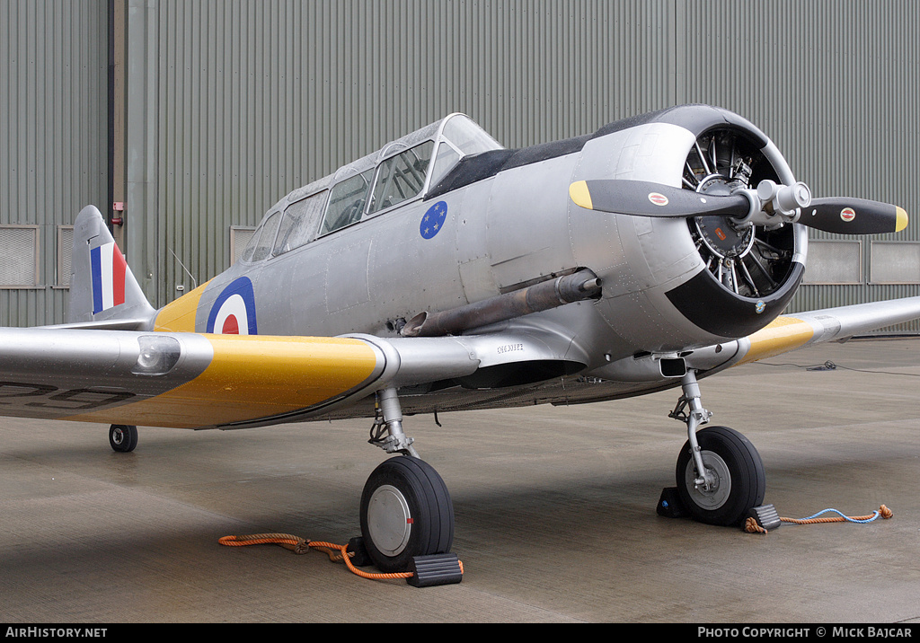 Aircraft Photo of G-BJST / KF729 | North American T-6H Harvard Mk IV | UK - Air Force | AirHistory.net #38784